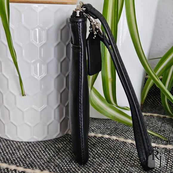 Coach Legacy Cellphone Wristlet β Black Leather - Picture 5 of 12